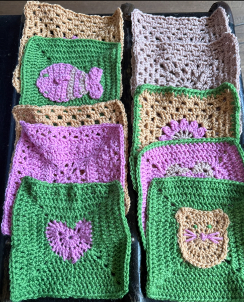 Woolly Hugs. A blanket for lovely wafflenose who has tragically lost her daughter. Can you help us please?