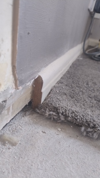 Skirting board emergency