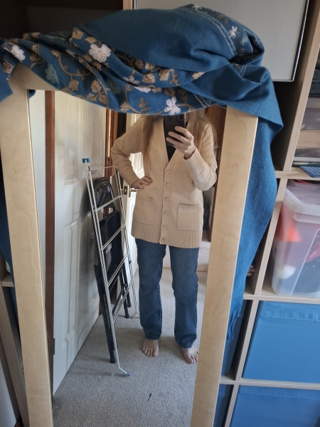 How to style a quality cotton cardigan for casual jeans outfits?
