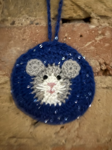 Woolly Hugs. A blanket for lovely wafflenose who has tragically lost her daughter. Can you help us please?