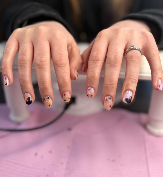 I want to see your nails!