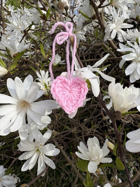 Woolly Hugs. A blanket for lovely wafflenose who has tragically lost her daughter. Can you help us please?