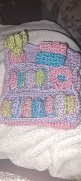 Woolly Hugs. A blanket for lovely wafflenose who has tragically lost her daughter. Can you help us please?