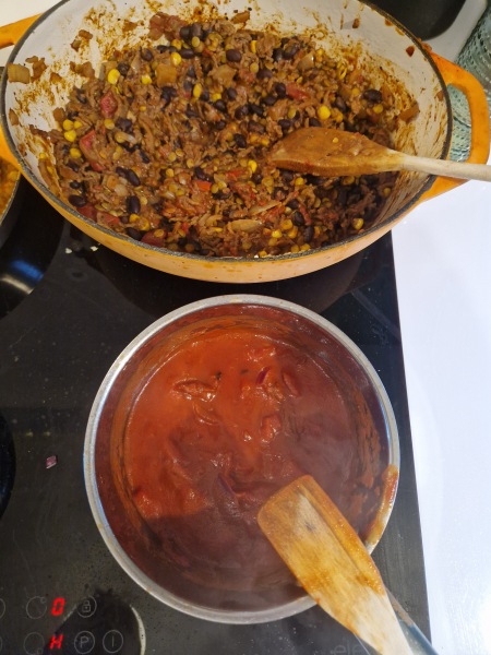 Meal planning, sharing recipes and ideas to make the weekly budget go further.