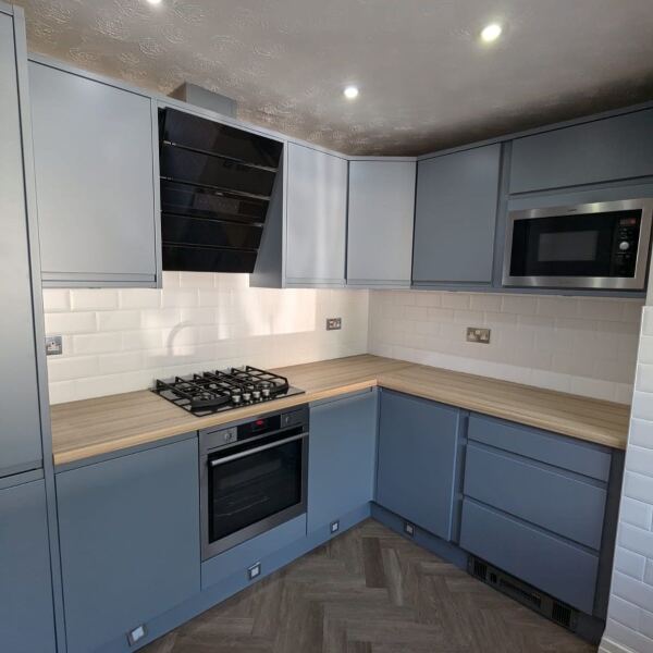 What colour kitchen units?