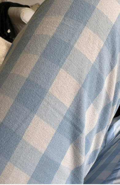 Woolly Hugs. A blanket for lovely wafflenose who has tragically lost her daughter. Can you help us please?