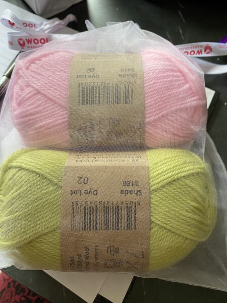 Woolly Hugs. A blanket for lovely wafflenose who has tragically lost her daughter. Can you help us please?