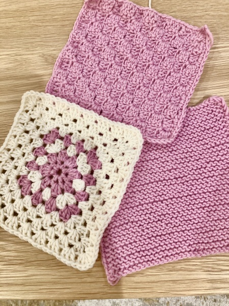 Woolly Hugs. A blanket for lovely wafflenose who has tragically lost her daughter. Can you help us please?