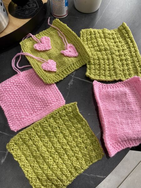 Woolly Hugs. A blanket for lovely wafflenose who has tragically lost her daughter. Can you help us please?