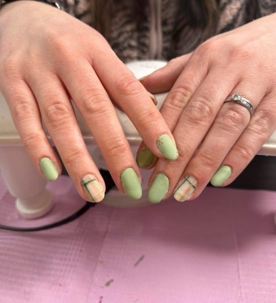 I want to see your nails!