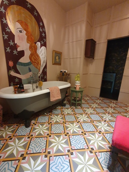 Show me your bathrooms please or bathroom inspiration