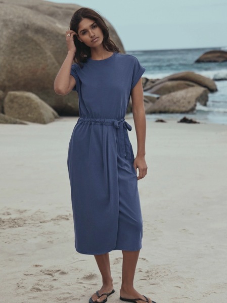 Knee length summer dresses with waist tie or elastic. Not clingy!
