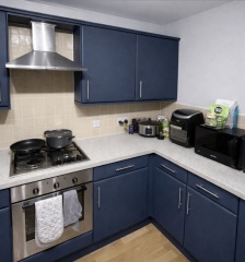 What colour kitchen units?