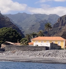 Come and tell us your dull and unexciting news 35: Calmly through the day