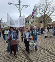 Kellie-Jay Keen (AKA Posie Parker) removed from IWD event by police