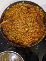 Meal planning, sharing recipes and ideas to make the weekly budget go further.