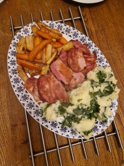 Meal planning, sharing recipes and ideas to make the weekly budget go further.