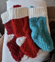 Woolly Hugs. A blanket for lovely wafflenose who has tragically lost her daughter. Can you help us please?