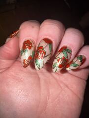 I want to see your nails!