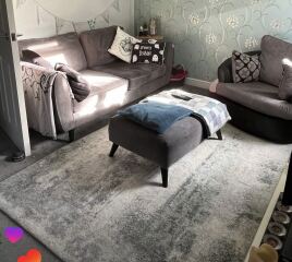 What colour kitchen units?