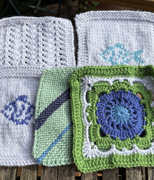 Woolly Hugs. A blanket for lovely wafflenose who has tragically lost her daughter. Can you help us please?