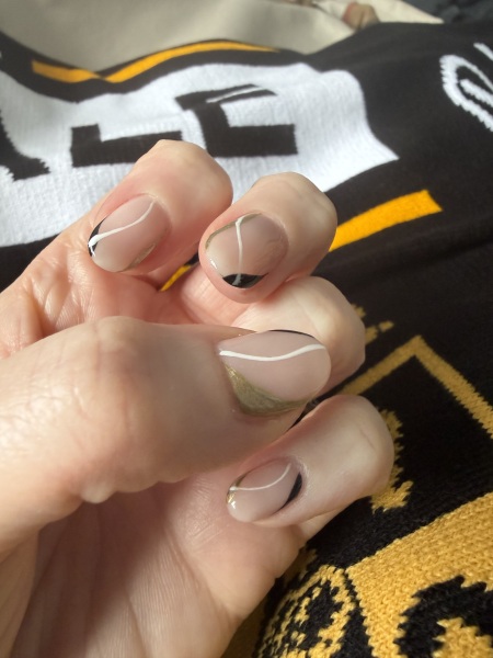 I want to see your nails!