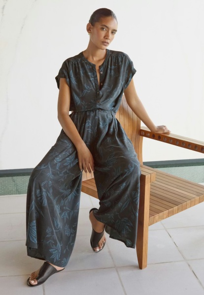 What to wear for a smart but relaxed 40th birthday lunch for post baby body