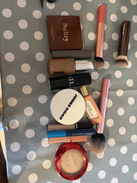 Daily makeup chat...show me your makeup bag