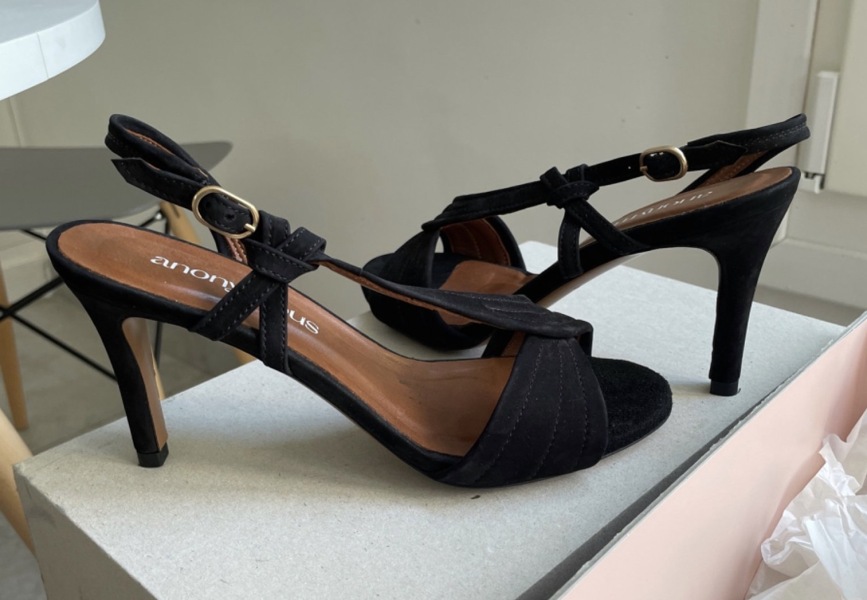 “I never ‘FEEL’ stylish. Please help me with an outfit for my birthday dinner in a luxury hotel. Vinted options a bonus. Thank you!