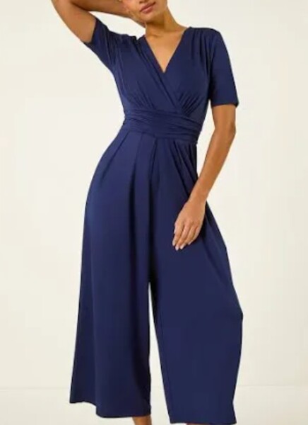 Outfit needed for an 18th granddaughters day out. I'm 66 and overweight.