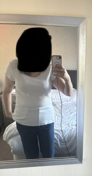 Casual outfit ideas for an apple-shaped figure? Please help me!