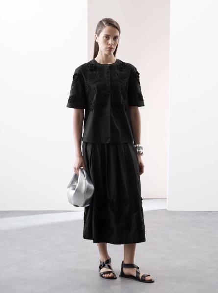 “I never ‘FEEL’ stylish. Please help me with an outfit for my birthday dinner in a luxury hotel. Vinted options a bonus. Thank you!