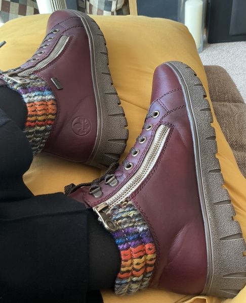 Come and tell us your dull and unexciting news 35: Calmly through the day