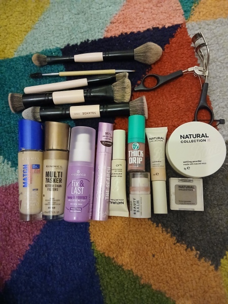 Daily makeup chat...show me your makeup bag