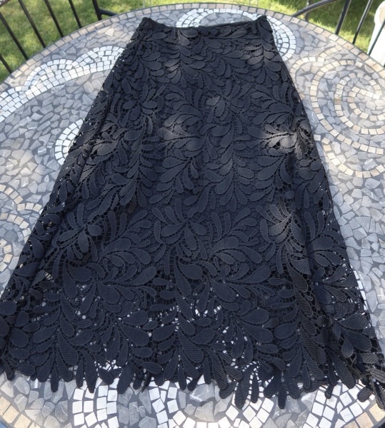 “I never ‘FEEL’ stylish. Please help me with an outfit for my birthday dinner in a luxury hotel. Vinted options a bonus. Thank you!