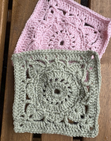 Woolly Hugs. A blanket for lovely wafflenose who has tragically lost her daughter. Can you help us please?