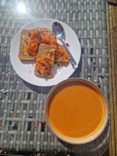 Meal planning, sharing recipes and ideas to make the weekly budget go further.