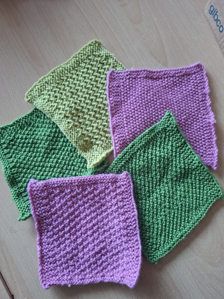 Woolly Hugs. A blanket for lovely wafflenose who has tragically lost her daughter. Can you help us please?