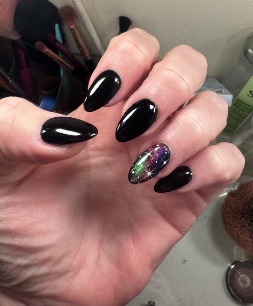 I want to see your nails!