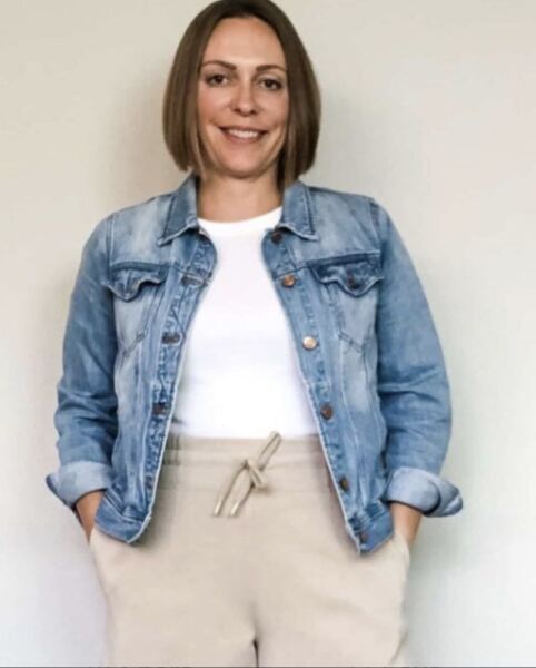 Casual outfit ideas for an apple-shaped figure? Please help me!