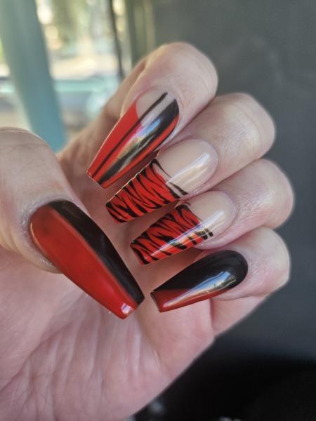 I want to see your nails!