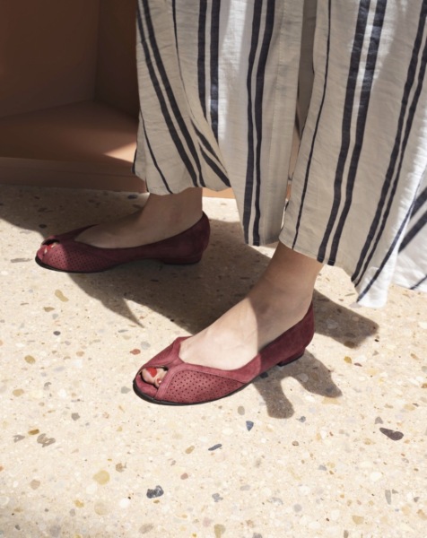What to wear on my massive feet?!