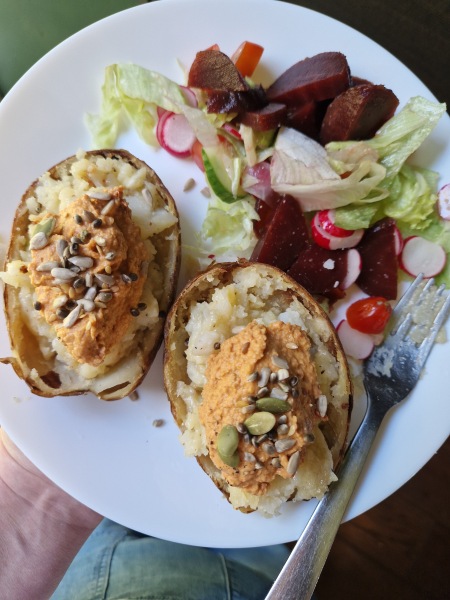 Meal planning, sharing recipes and ideas to make the weekly budget go further.