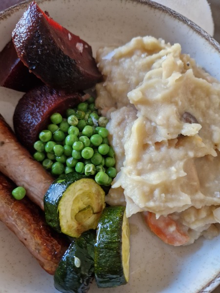 Meal planning, sharing recipes and ideas to make the weekly budget go further.