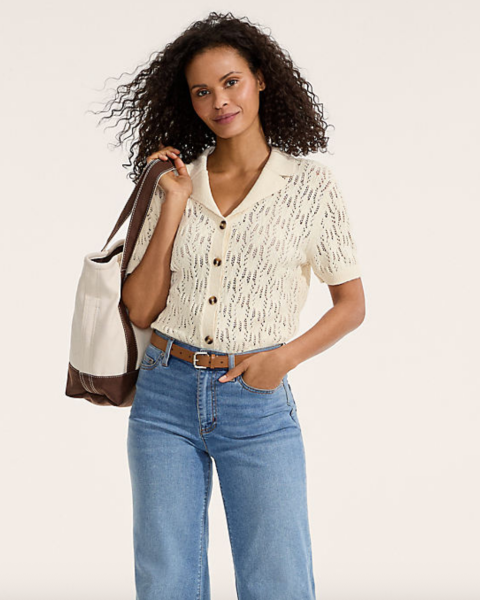 Casual outfit ideas for an apple-shaped figure? Please help me!