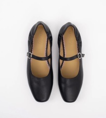 What to wear on my massive feet?!