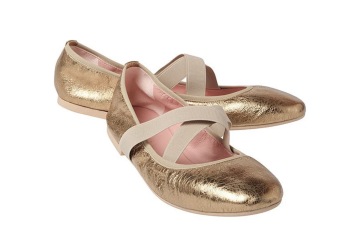 What to wear on my massive feet?!