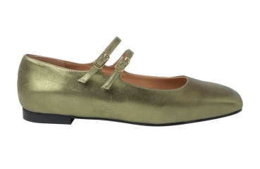 What to wear on my massive feet?!