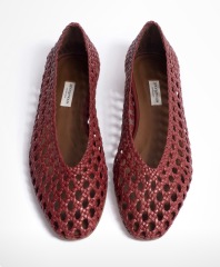 What to wear on my massive feet?!