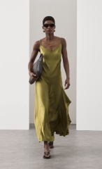 “I never ‘FEEL’ stylish. Please help me with an outfit for my birthday dinner in a luxury hotel. Vinted options a bonus. Thank you!